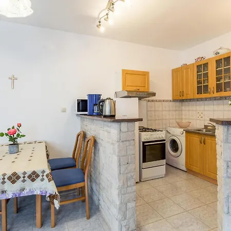 Apartment 2 Bedroom Lovely In *