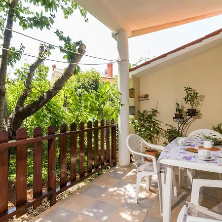 2 Bedroom Lovely In Valbandon