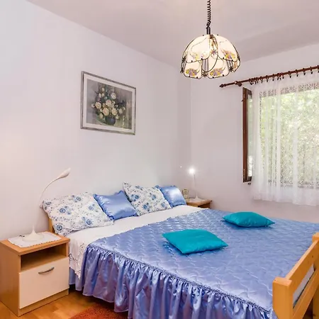 2 Bedroom Lovely In Apartment *