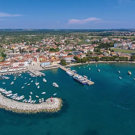 2 Bedroom Lovely In Apartament