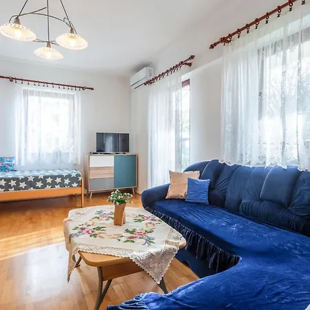 2 Bedroom Lovely In Valbandon