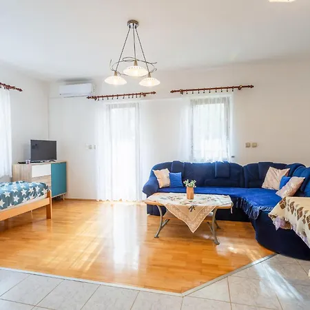 2 Bedroom Lovely In * Valbandon