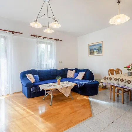 2 Bedroom Lovely In Apartment