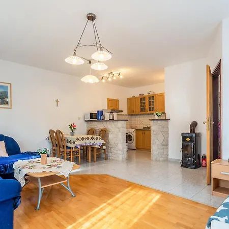 Apartment 2 Bedroom Lovely In