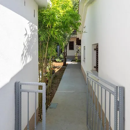 2 Bedroom Lovely In Apartament