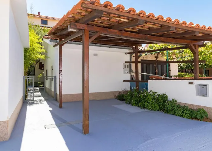 Apartament 2 Bedroom Lovely In Valbandon