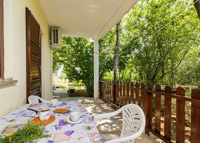 Apartament 2 Bedroom Lovely In Valbandon