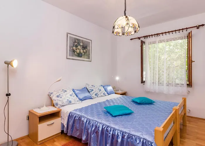 2 Bedroom Lovely In Apartament *