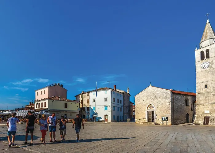 2 Bedroom Lovely In *