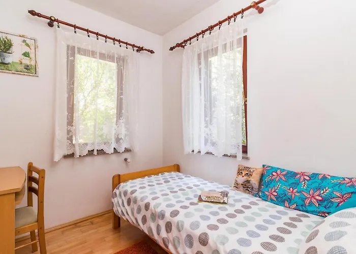 2 Bedroom Lovely In Valbandon