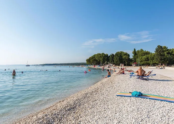 2 Bedroom Lovely In Apartament Valbandon