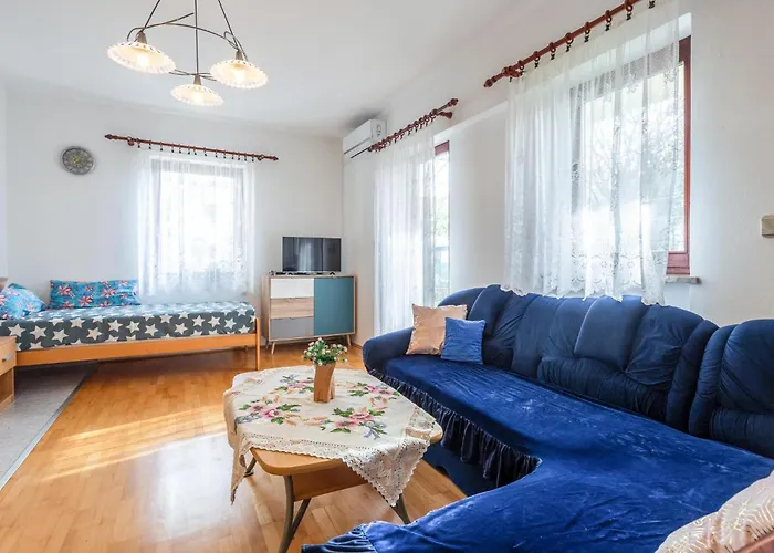 2 Bedroom Lovely In Valbandon