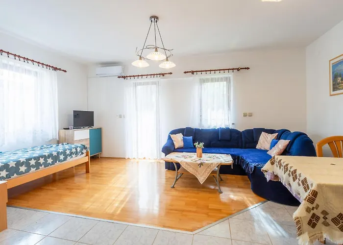 2 Bedroom Lovely In * Valbandon